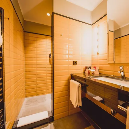 Hotell Henri Downtown 4*