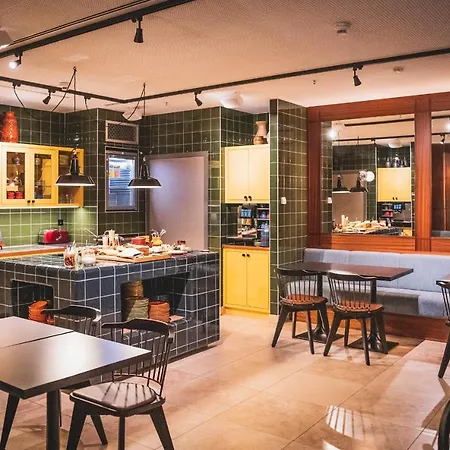 Henri Downtown Hotel 4*