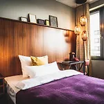 מלון Henri Downtown 4*
